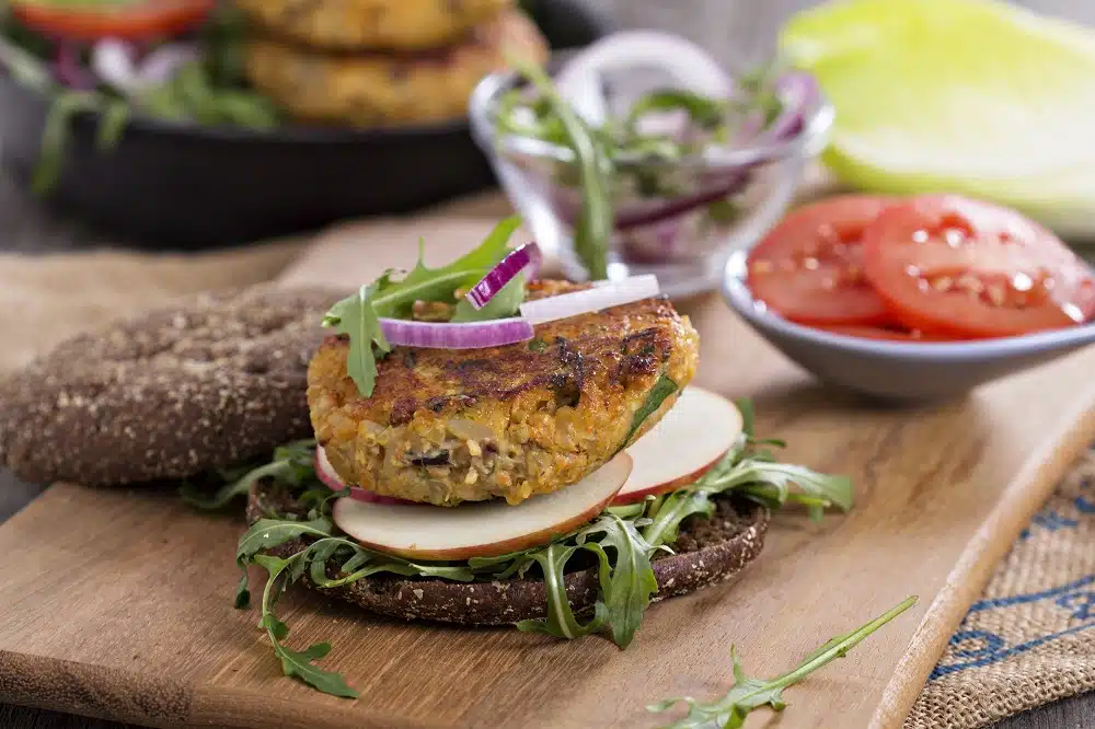 ¿Hay hamburguesas vegetarianas y veganas sanas en el supermercado?