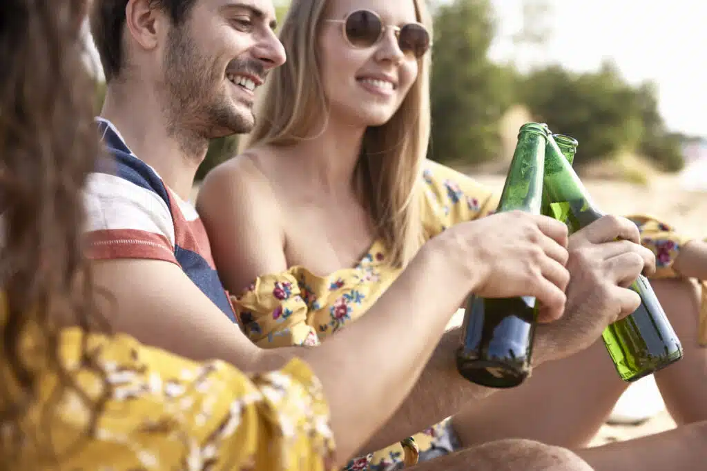 Alcohol y verano: cómo minimizar sus efectos en tu salud y peso